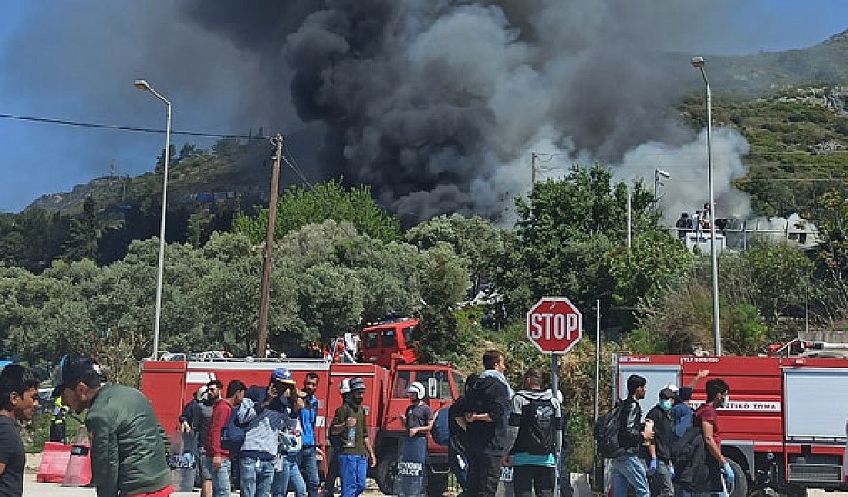Νέα πυρκαγιά στο ΚΥΤ Σάμου, πετροπόλεμος ανάμεσα στους μετανάστες