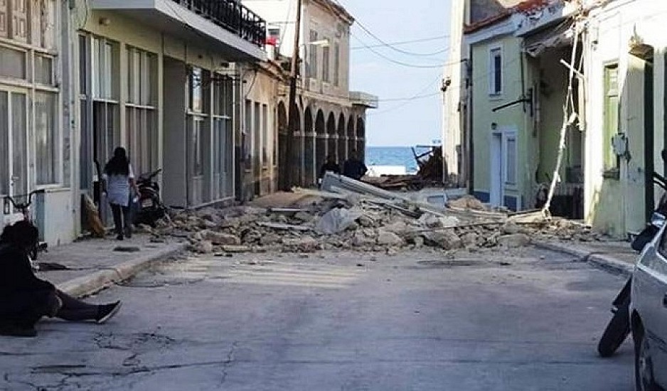 Σεισμός στη Σάμο: Το λιμάνι κόπηκε στη μέση