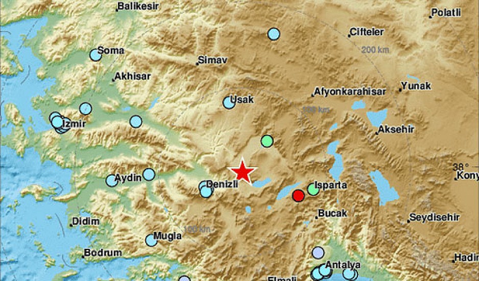 Ζημιές σε κτίρια και τραυματίες από τον σχυρό σεισμό στην Τουρκία