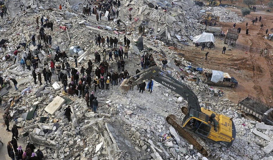 Συγκλονίζουν οι ιστορίες των διασωθέντων από τον σεισμό σε Τουρκία και Συρία