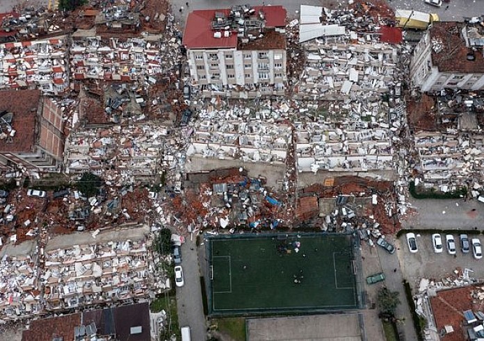 Σεισμός στην Τουρκία: 70χρονη ανασύρθηκε ζωντανή μετά από 122 ώρες