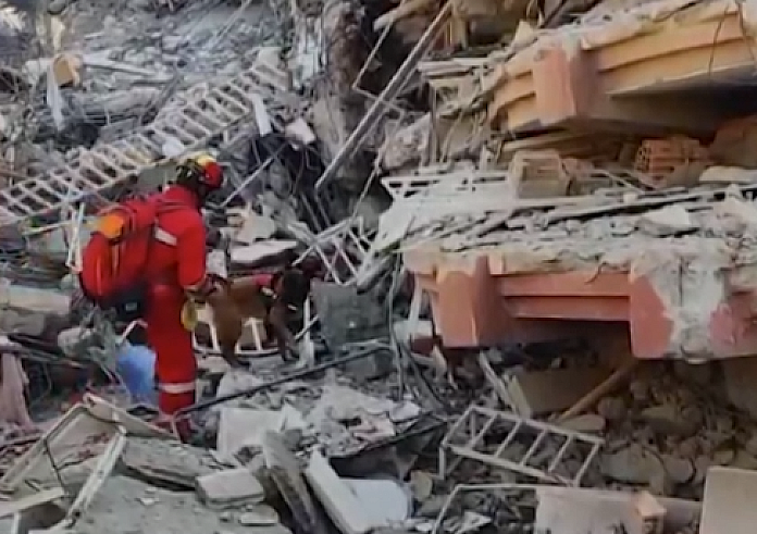 Deutsche Welle: Πώς ο σεισμός άλλαξε την εικόνα των Τούρκων για την Ελλάδα