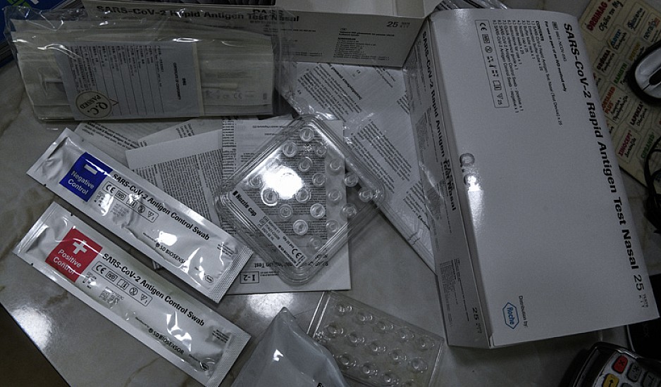 Γεωργιάδης: Οι φαρμακοποιοί γνώριζαν για τα self tests 25 τεμαχίων. Στα κάγκελα οι φαρμακοποιοί