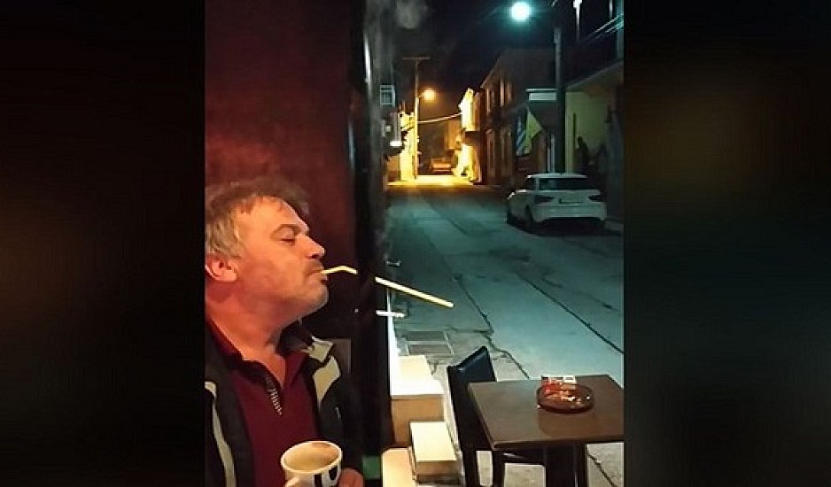 Τι λέει ο καπνιστής από τις Σέρρες που έγινε viral με την «πατέντα» του