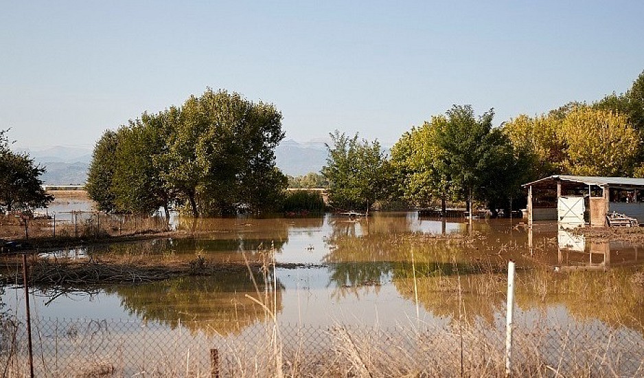 Καιρός – Σέρρες: Διαλύθηκε γέφυρα και αποκλείστηκαν χωριά – Έσπασε και βυθίστηκε στο ποτάμι