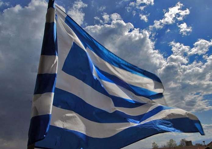 Μαγνησία: Κατέβασαν και έσκισαν ελληνική σημαία από σχολείο