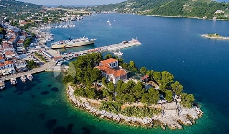 Πάνω και απ’ τις Σεϋχέλες. Το πιο αναπτυσσόμενο ελληνικό νησί με τις καλύτερες παραλίες στον κόσμο το 2019