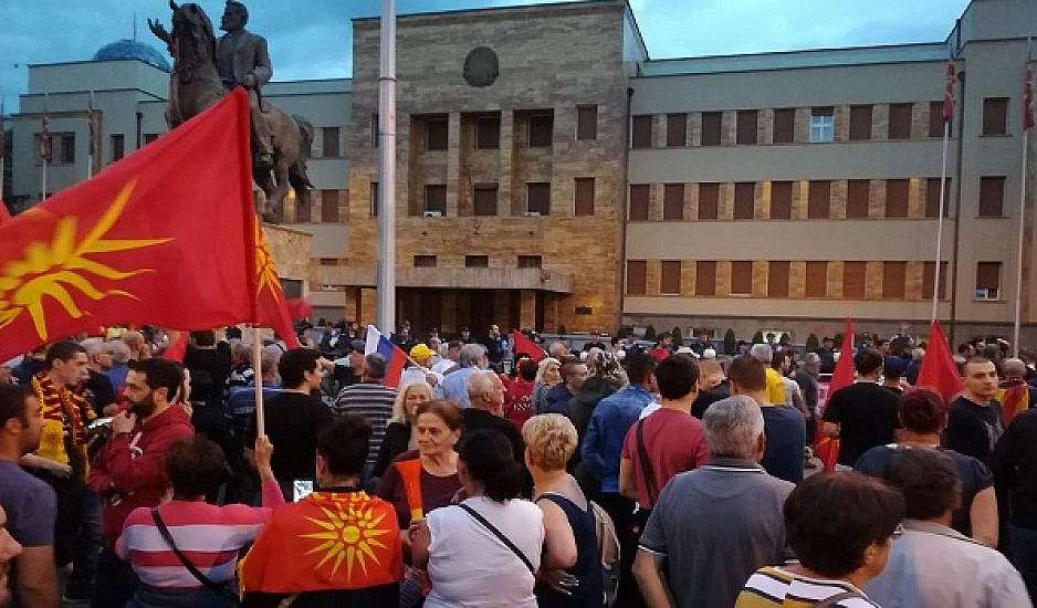 Η Βόρεια Μακεδονία ξεπέρασε το πρώτο εμπόδιο στη Βουλή