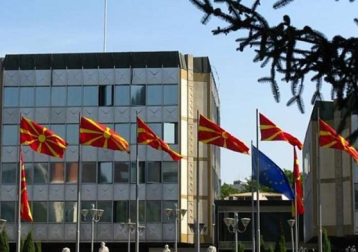 Διχασμένοι οι Σκοπιανοί για τη Συμφωνία των Πρεσπών