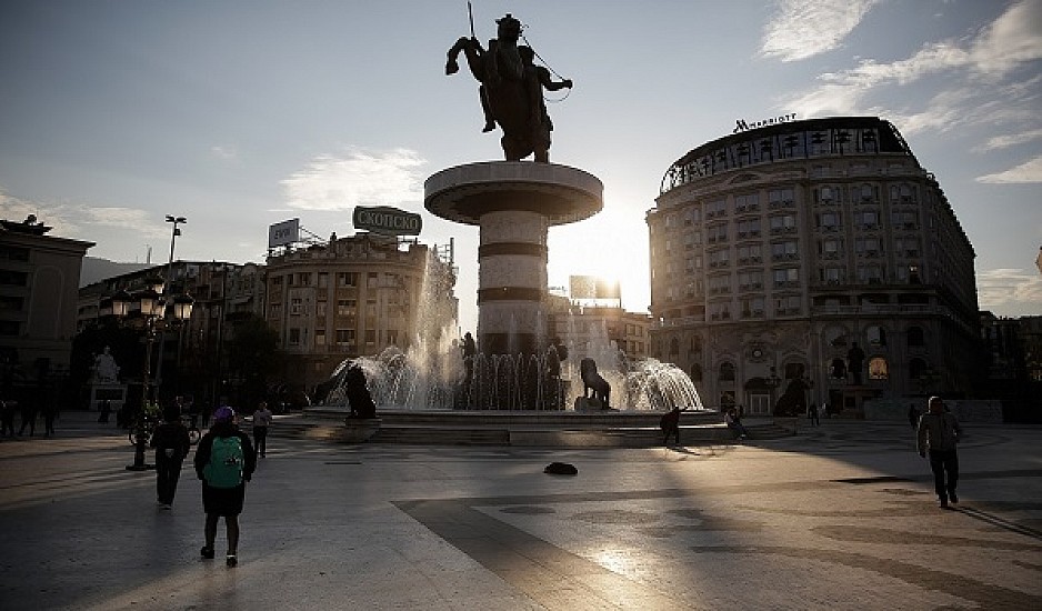 Αλλάζουν διαβατήρια και πινακίδες των ΙΧ στα Σκόπια – Τι θα ισχύει για τις εμπορικές συναλλαγές με την Ελλάδα