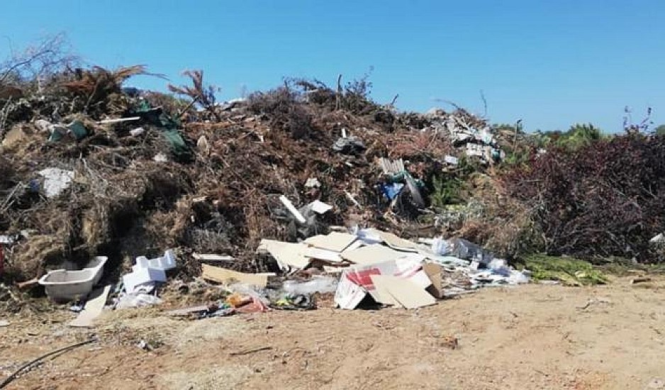 Χαλκιδική: Πνίγονται στα σκουπίδια οι οικισμοί της Ποτίδαιας