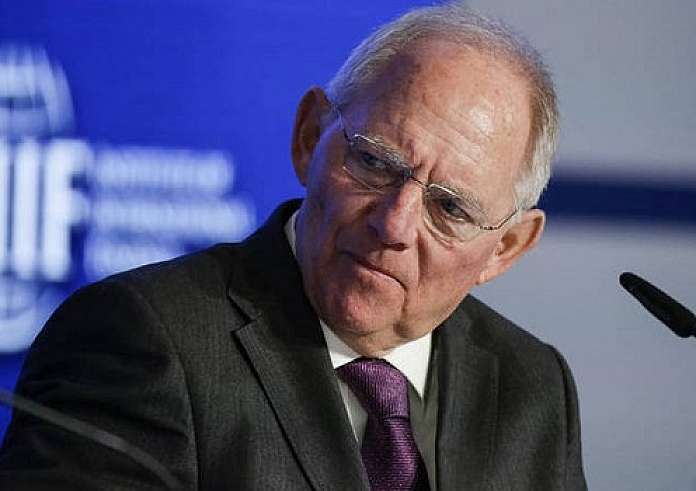 Εκμυστηρεύσεις του Σόιμπλε για την Ελλάδα: Τι γράφει για Τσίπρα, Βαρουφάκη και την πρόταση για Grexit
