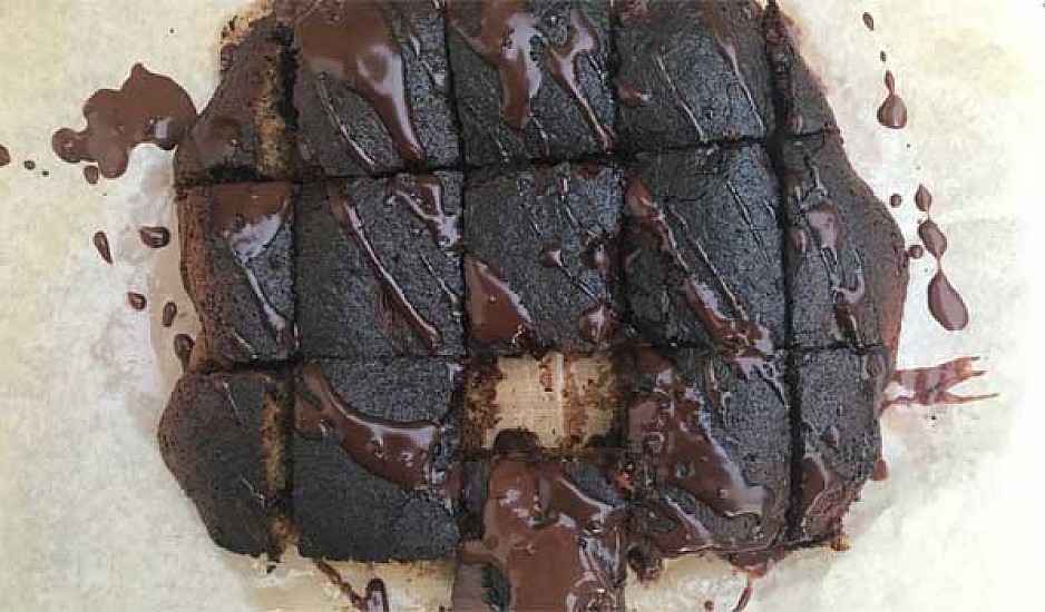 Συνταγή για σοκολαχταριστό υγρό κέικ