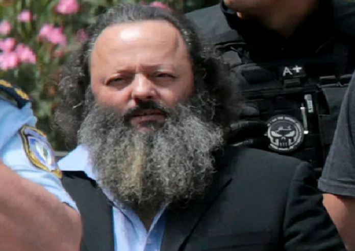 Ξανά στο εδώλιο ο Σώρρας – Ο προσηλυτισμός, τα φέσια σε Δημόσιο και το γεμάτο θησαυροφυλάκιο