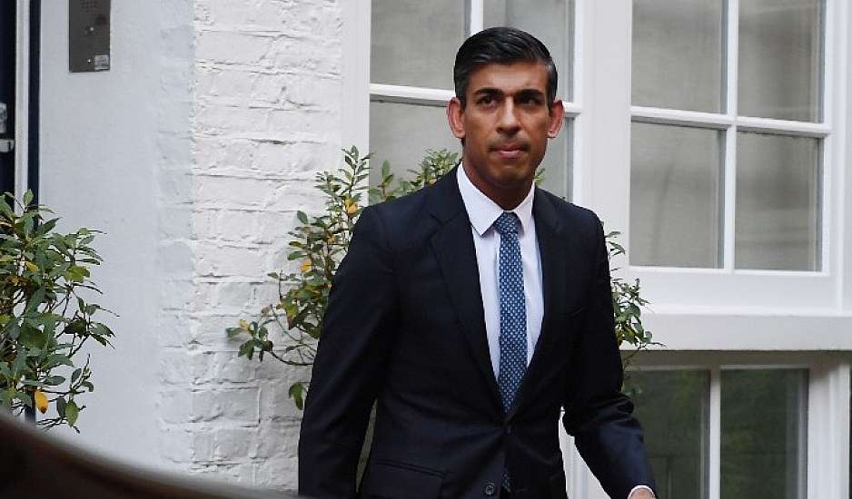Telegraph: Ο Σούνακ σχεδιάζει συμφωνία με τη Ρώμη για τη μείωση των μεταναστών που διασχίζουν τη Μεσόγειο