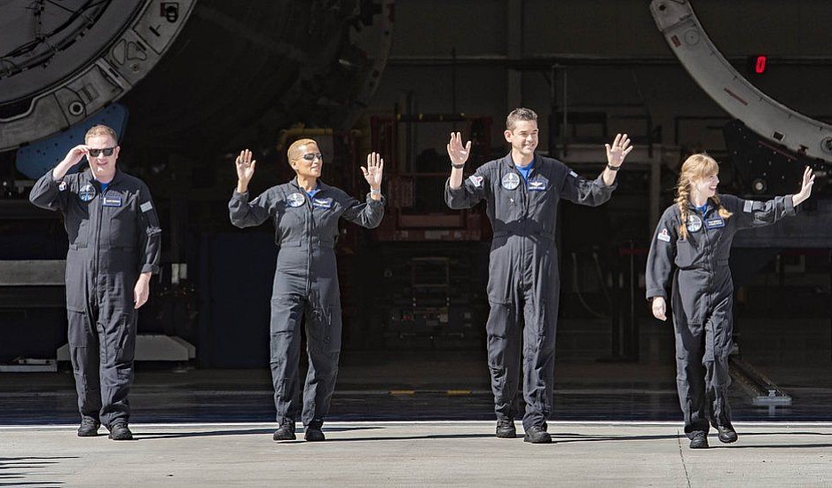 Πρώτη ιδιωτική διαστημική αποστολή της SpaceX: Ποιοι είναι οι 4 ερασιτέχνες αστροναύτες