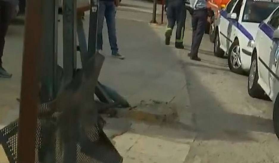 Τραγωδία στη Μεταμόρφωση: ΙΧ έπεσε σε στάση λεωφορείου  - Ένας νεκρός, 3 τραυματίες