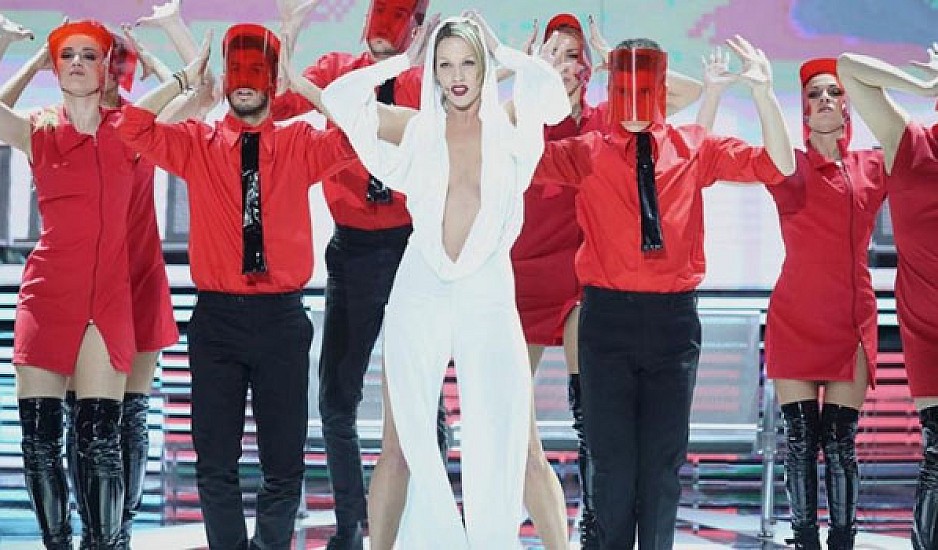 YFSF: Η Στικούδη "έβαλε φωτιά" ως Kylie Minogue!