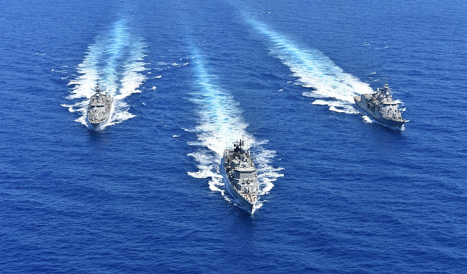 Ο Στόλος και τα μαχητικά οργώνουν την ελληνική υφαλοκρηπίδα