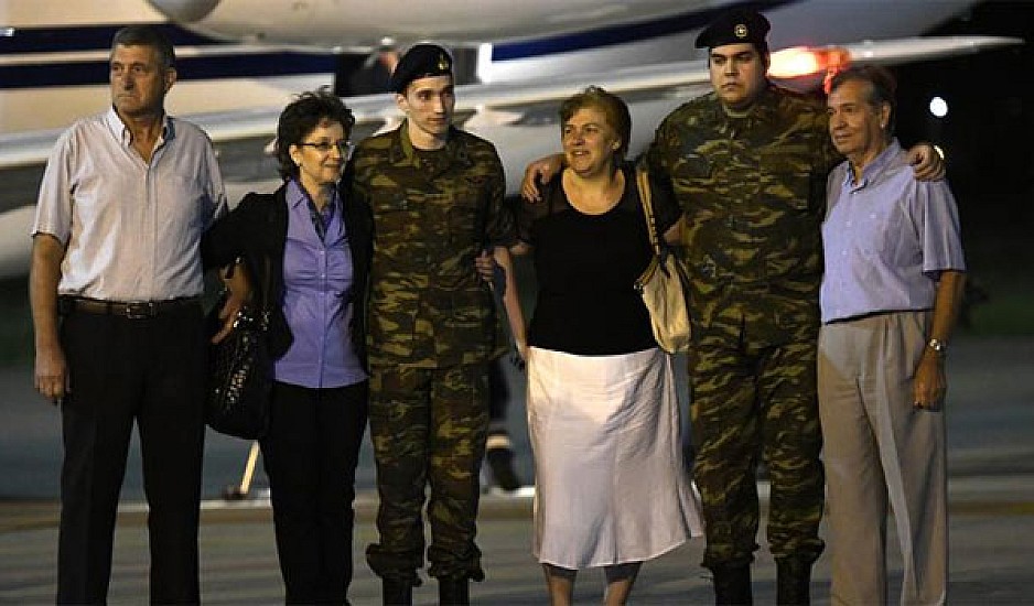 Στην Ελλάδα οι δύο στρατιωτικοί μετά από 167 ημέρες. Συγκίνηση και ανακούφιση