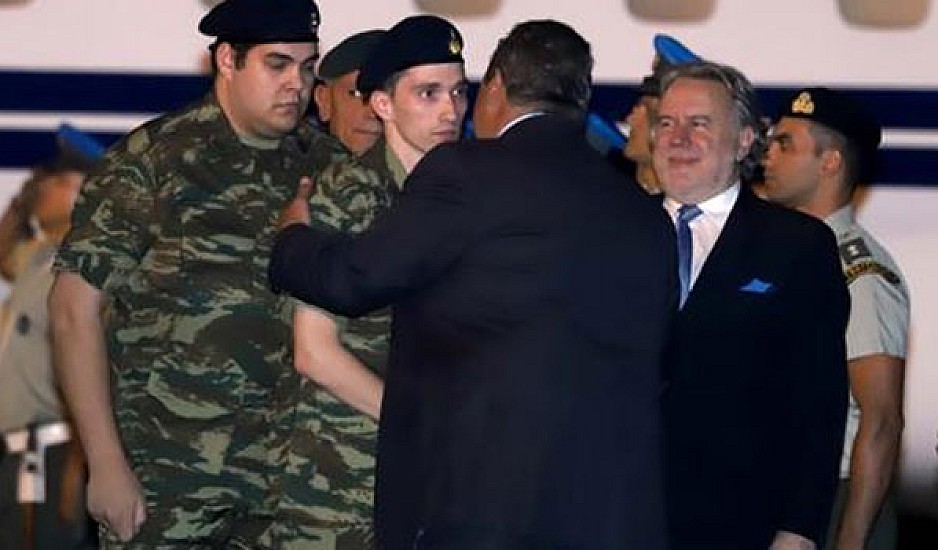 Ζουράρις: απαράδεκτη και υπερβολική η υποδοχή των δυο Ελλήνων στρατιωτικών