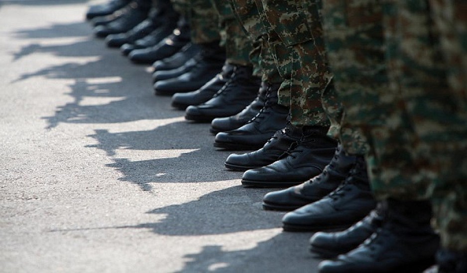 Στρατιωτική θητεία: Ποιο είναι το σχέδιο και ποιες οι εισηγήσεις για την αύξησή της