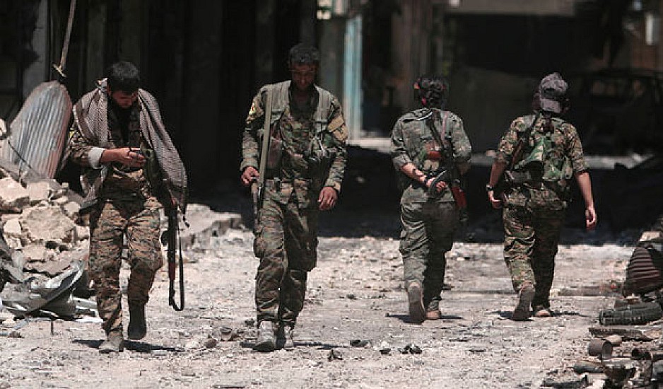 Οι δυνάμεις του Άσαντ μπήκαν στη Μανμπίτζ και ύψωσαν τη συριακή σημαία