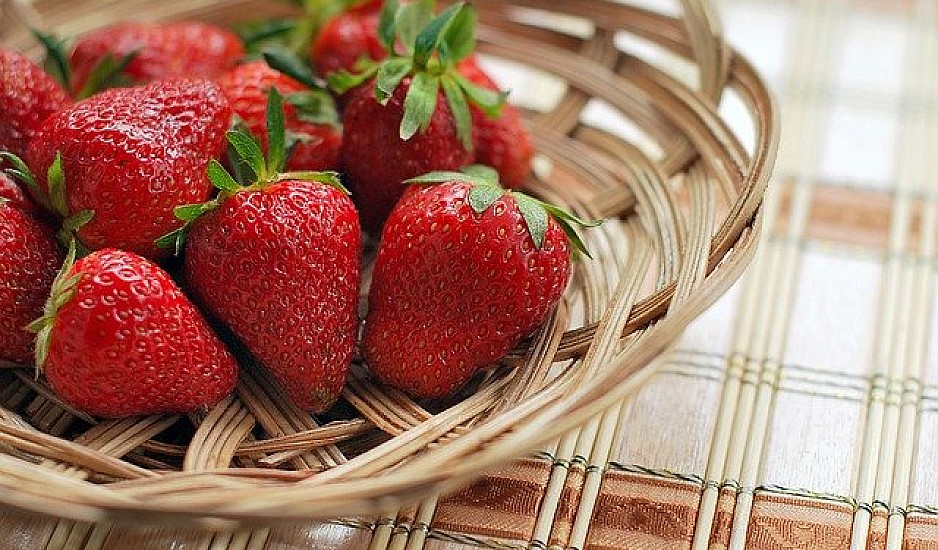 Μους σοκολάτας με φράουλες