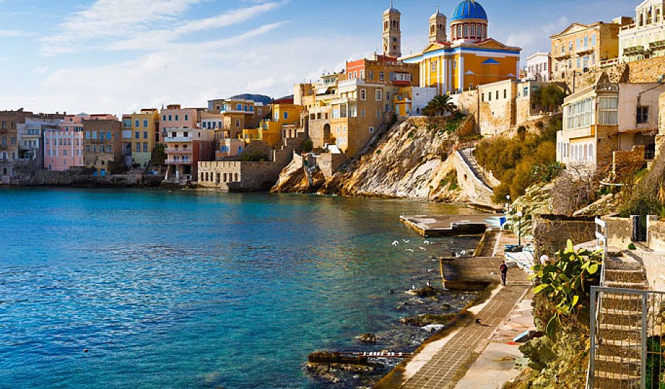 Ο Guardian ψηφίζει Ελλάδα για διακοπές: Άνδρος, Σύρος, Μάνη ανάμεσα στους 10 τοπ προορισμούς