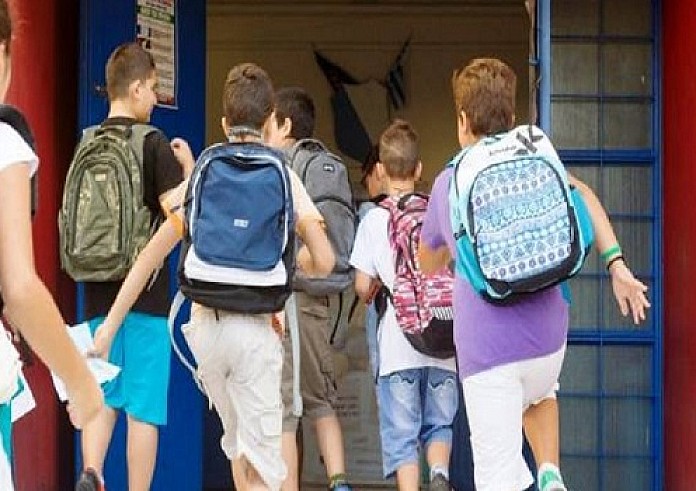 Σχολείο: Πώς να βοηθήσετε το παιδί σας να προσαρμοστεί μετά τις καλοκαιρινές διακοπές