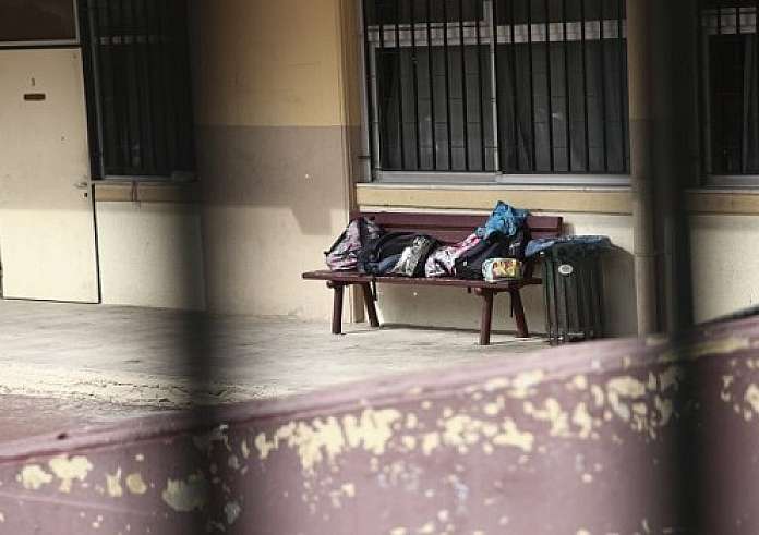 Πρόεδρος του Συλλόγου Γονέων και Κηδεμόνων στο Ίλιον: Με μαχαίρωσε ανήλικος στην αυλή του σχολείου