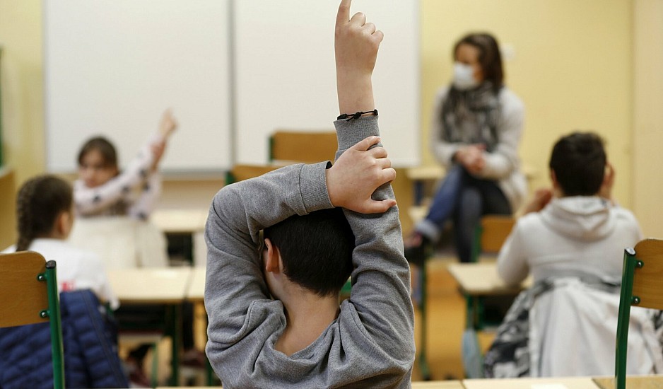 Κορονοϊός: Έτσι θα επιστρέψουν οι μαθητές στα σχολεία - Πότε θα κλείνουν τμήματα