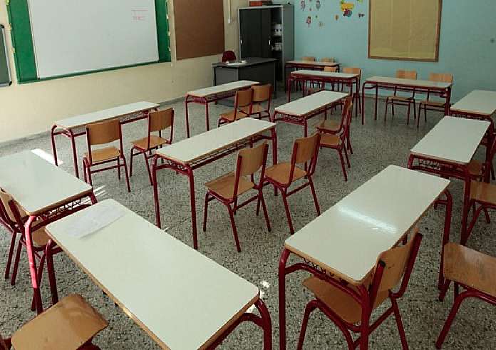 Νάξος: 14χρονη τσακώθηκε με 12χρονη – Μία άλλη μαθήτρια βιντεοσκοπούσε τον καβγά