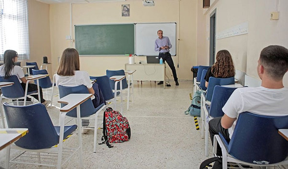 Τσιόδρας: Γιατί είναι καλύτερο να ανοίξουν τα δημοτικά σχολεία