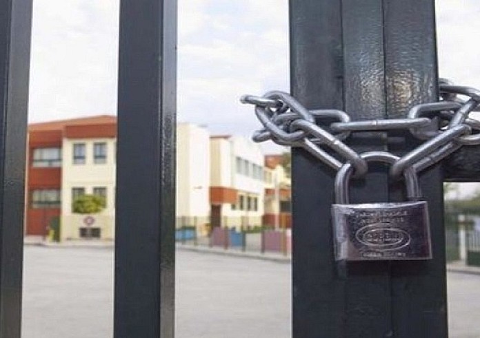 Παρολίγο τραγωδία στη Φθιώτιδα: Σιδερένια πόρτα σχολείου υποχώρησε και πλάκωσε νήπιο