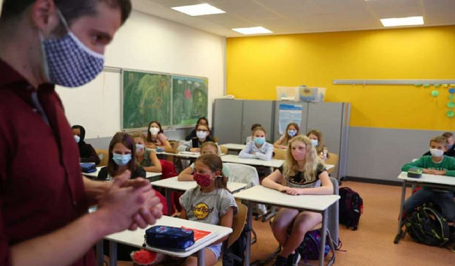 Κορονοϊός - Μαγιορκίνης: Ποιες  μάσκες πρέπει να φοράνε τα παιδιά στα σχολεία