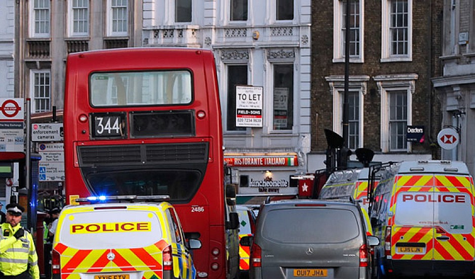 Συναγερμός στο Λονδίνο – Αυτοκίνητο έπεσε σε πεζούς