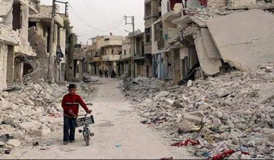 Συρία: Κατέρρευσε κτίριο σφυροκοπημένο από τον πόλεμο! 11 νεκροί
