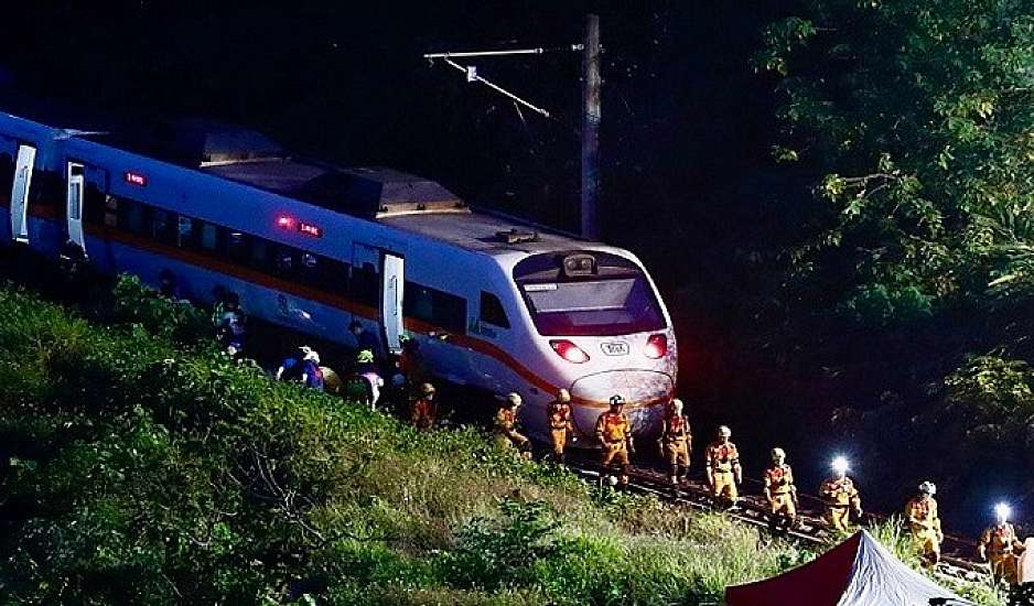 Σιδηροδρομικό δυστύχημα στην Ταϊβάν - Τουλάχιστον 51 οι νεκροί