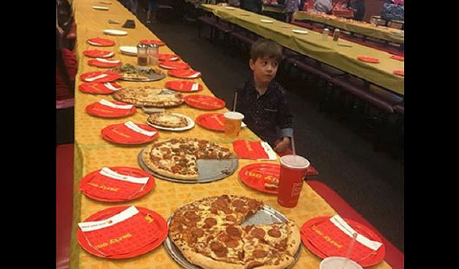 Ο 6χρονος που πέρασε μόνος τα γενέθλια του και έγινε viral