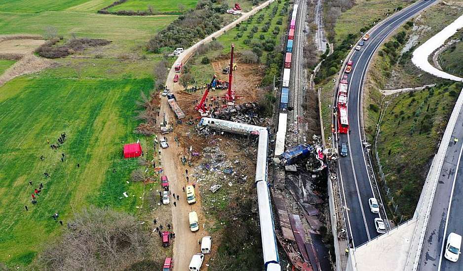 Hellenic Train: Αποζημιώσεις στα θύματα της τραγωδίας - Προκαταβολή 42.000 ευρώ στις οικογένειες των νεκρών επιβατών