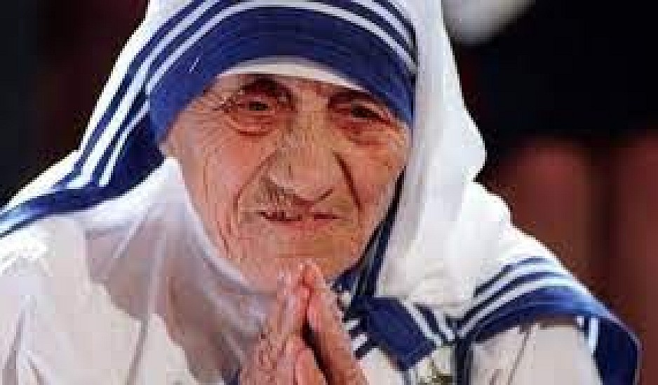 Πάπας: Αγιοποιεί την Μητέρα Τερέζα – Η μοναχή από τα Σκόπια που ξεγέλασε και τον Θεό