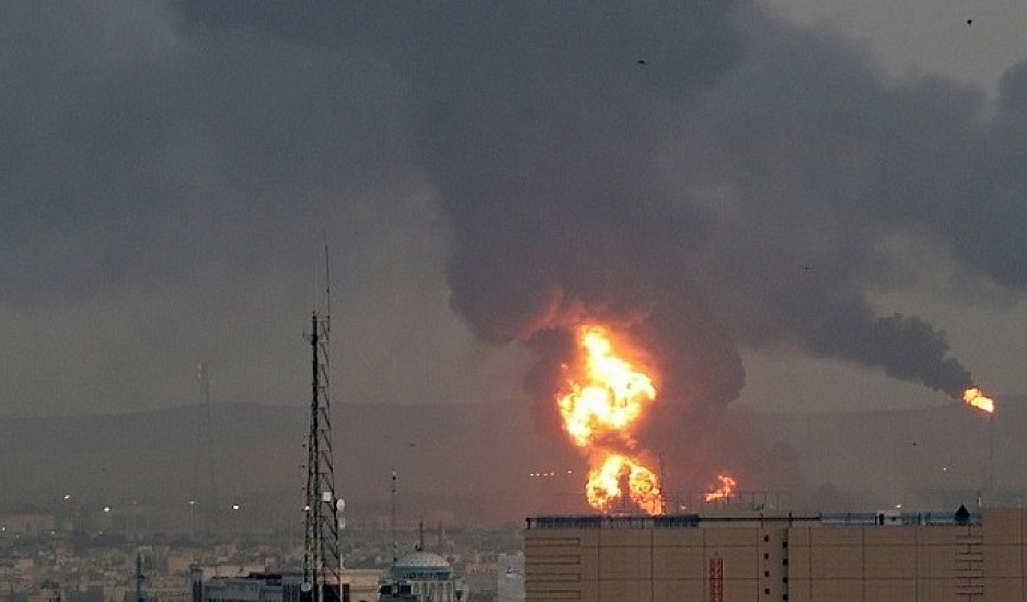 Τεράστια πυρκαγιά σε διυλιστήριο στη Τεχεράνη