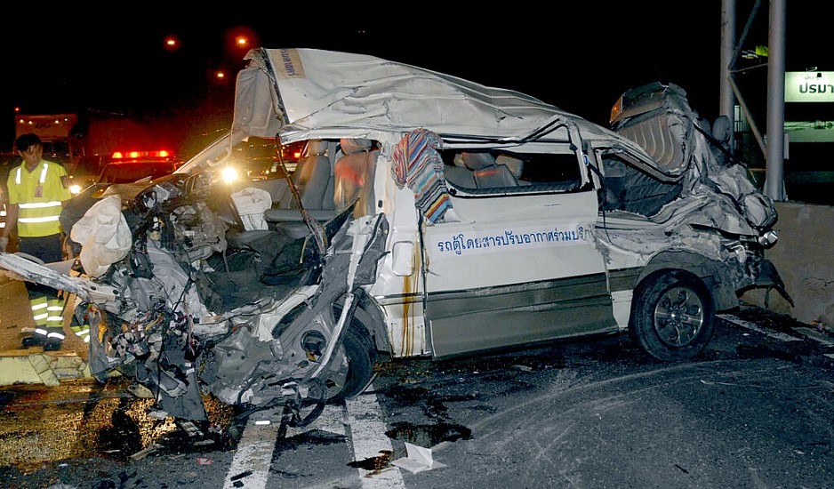 Τραγωδία στην Ταϊλάνδη: 11 νεκροί σε τροχαίο, ανάμεσά τους δυο παιδιά