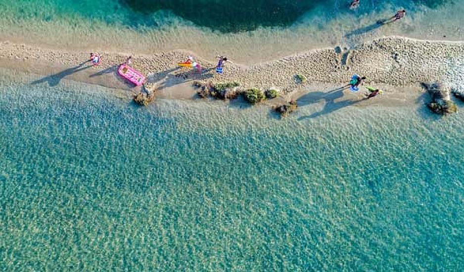 Γαλάζιες Σημαίες: Οι 617 παραλίες της Ελλάδας που βραβεύτηκαν – Ποια περιοχή κατέκτησε την πρώτη θέση