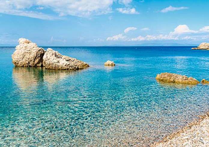 5 εξωτικές παραλίες που δεν απέχουν ούτε 2 ώρες από την Αθήνα