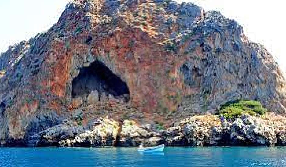 Το νησάκι της Κρήτης που είναι επισκέψιμο μόνο μία φορά τον χρόνο