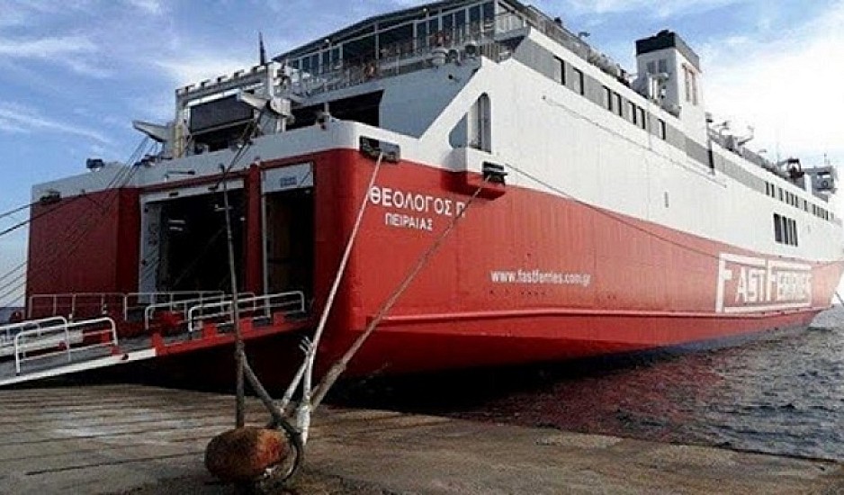 Μηχανική βλάβη στο πλοίο Θεολόγος νότια της Καρύστου