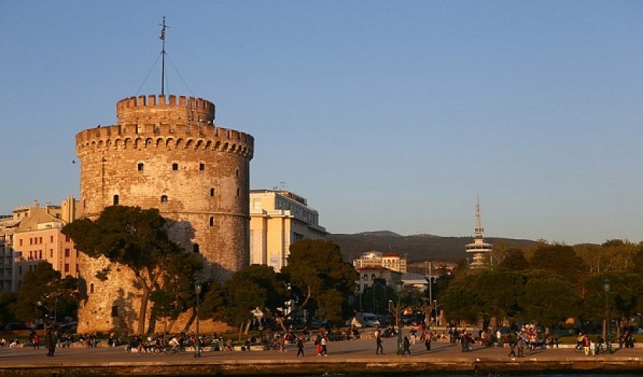 Πέρασε από το Δημαρχείο Θεσσαλονίκης η 38χρονη και το απολυμαίνουν