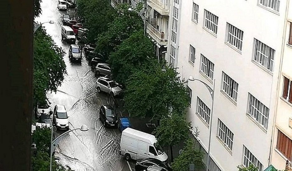 Πλημμύρισαν οι δρόμοι στη Θεσσαλονίκη μετά από έντονη βροχόπτωση